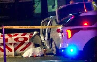 一辆汽车撞上白宫建筑群安全护栏 司机当场死亡