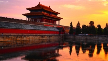 北京：绚丽晚霞与古建筑同框