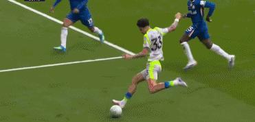 英超：曼城3-0送切尔西3连败 少赛一场落后枪手6分下轮两队对决 争冠悬念再起