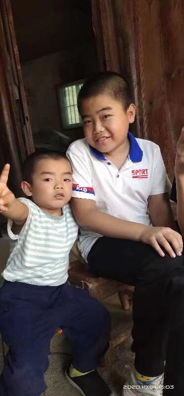 患罕见病男孩高考643分 书写艰难成就辉煌