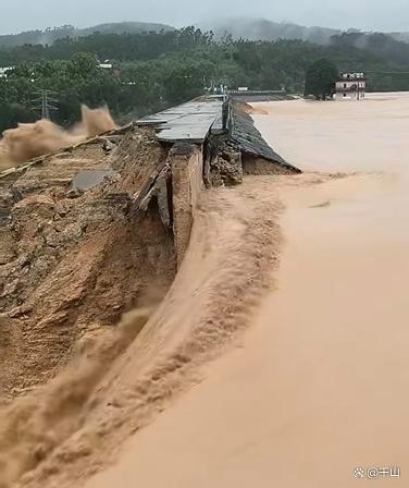 机舱视角看广西洪涝 无人机科技救援显神威