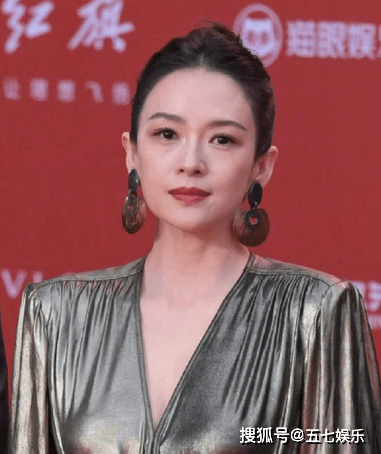 同样是和张颂文合影，看看陈凯歌，再看看章子怡，格局差距很明显