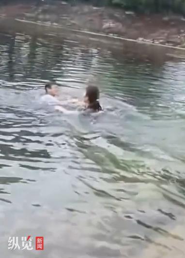 五年级小学生与奶奶救上4名落水者 祖孙合力显英勇