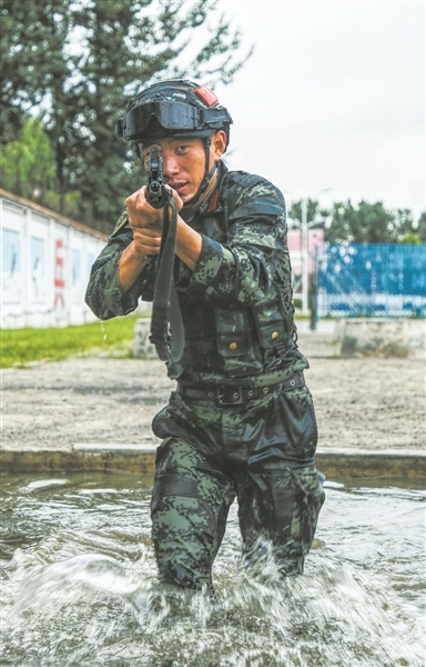 两遇挫折，他选择继续冲锋