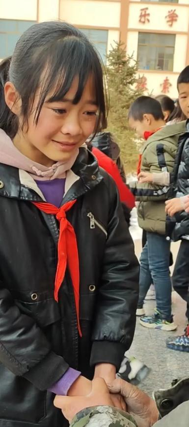 受胡雷资助的女孩不幸去世 爱心故事戛然而止