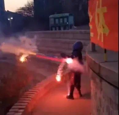 监犯生意、储存烟花炮竹！魏某某被行拘！