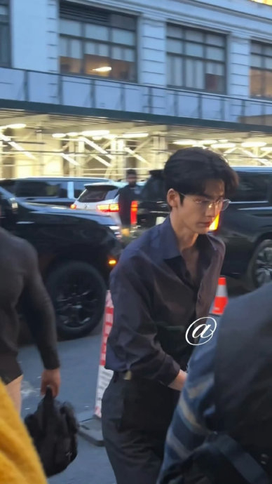 张凌赫 精英男本子 粉丝呼吁都市精英剧本