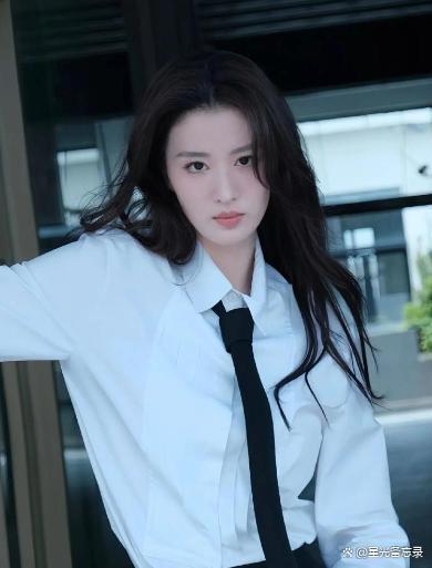 王楚然突发身体不适 高强度工作引发健康警钟