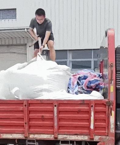高考678分男生暑假跟着父亲跑货车 用行动回报父母