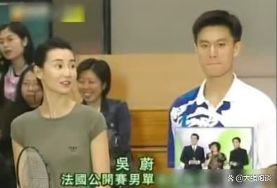 张曼玉林丹搭档打羽毛球 女神赛场风采引热议