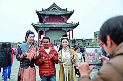 這個(gè)夏天“中國(guó)游”升級(jí)了 外國(guó)游客眼中的多元魅力