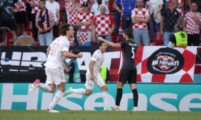 晚报|中方回应日高官涉台言论 四位百岁老人获勋章