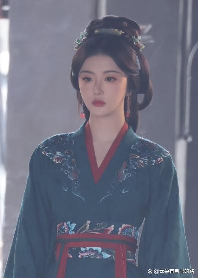 孔雪儿邓凯好六借位吻 综艺流量密码