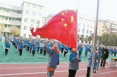 跨越千山，高原驻训官兵与小学生真情互动