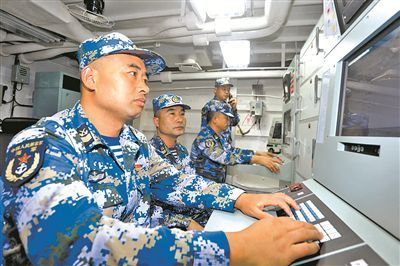 海军某护卫舰支队多型武器实射训练掠影