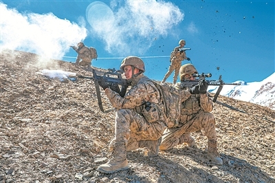 新疆军区某团组织实战化训练