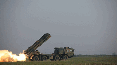 解放军03远火精准命中海上移动目标