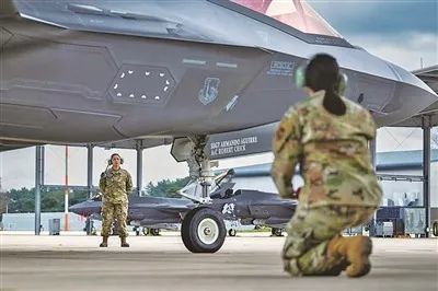 美国为英国送去“皇帝的新衣”