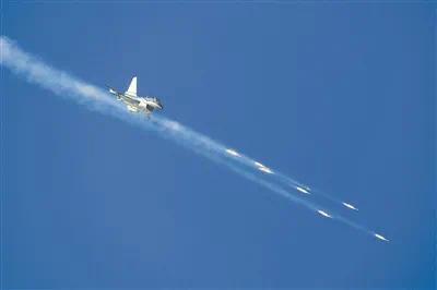 解放军和武警部队新年度军事训练拉开大幕