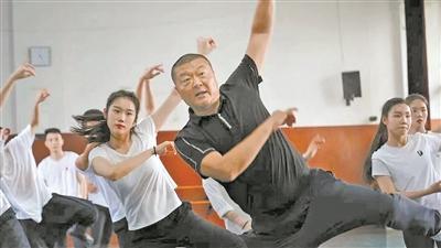 朝鲜族院长跳火回族老师编的蒙古舞 舞蹈灵魂燃爆网络