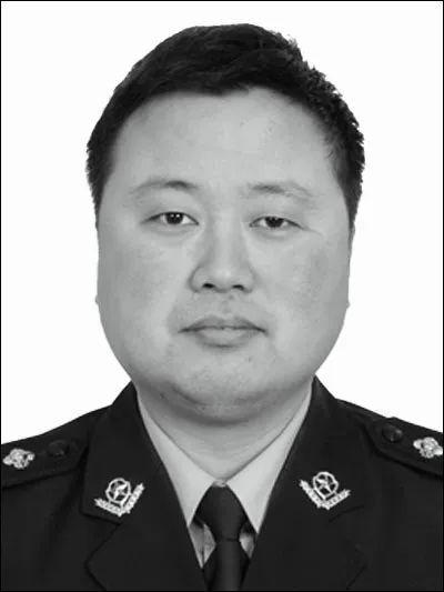55岁民警华小平因公殉职！