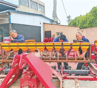 兩兄弟靠聽摸修好3萬多臺農(nóng)機(jī)