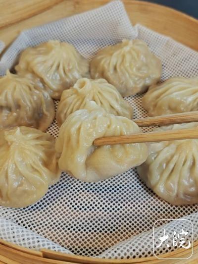 安徽留学生在德国做中餐走红 家乡味慰藉乡愁