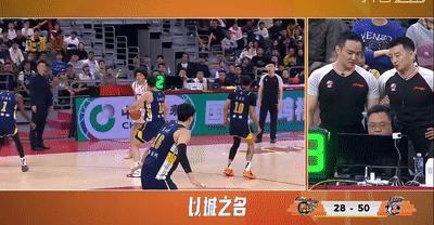 张皓嘉被撞倒反而吃到技犯的原因找到 裁判识破表演