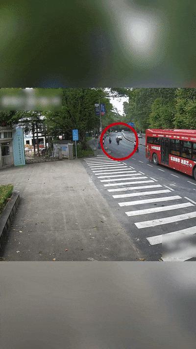 电动自行车狂飙撞公交车被判全责