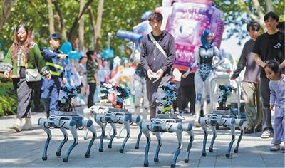 外国游客看“中国游” 体验丰富多彩