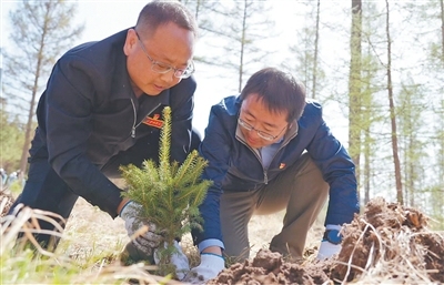 永葆先锋本色，在新征程上建功立业
