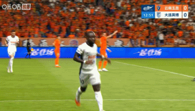 云南玉昆3-1逆转十人英博 奥斯卡双响锁定胜局