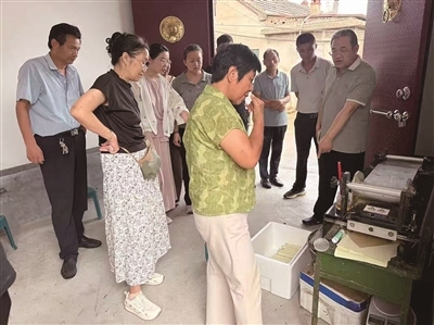 泰安宁阳：艾草变“金草”，铺就增收路