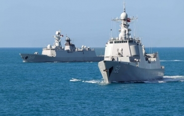 直击东部战区舰艇编队开展跨昼夜实战化训练