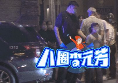 姚明带女儿逛街被偶遇 父女俩穿一身黑身高超显眼