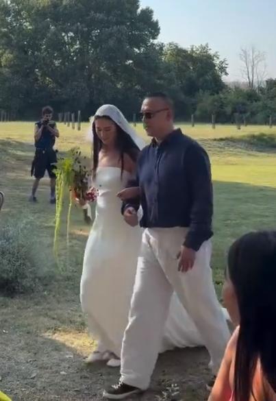 姜文女儿姜一郎法国举行婚礼 幸福时刻见证