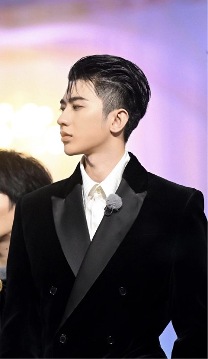 《奔跑吧》热度收视双丰收 蔡徐坤登顶微博综艺明星短视频榜TOP1