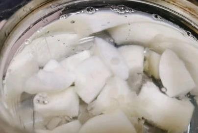 夏天喝一碗糖水，清热润肺全家爱，做法简单5分钟搞定