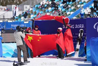 残奥单板滑雪男子障碍追逐UL级 中国队包揽金银铜
