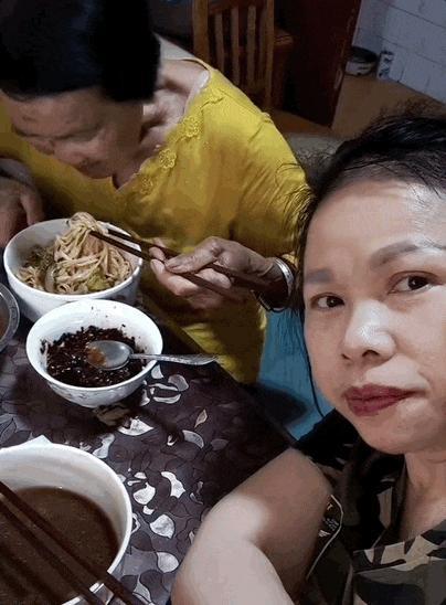 56岁阿姨重新“养自己”获赞 温暖文字治愈人心