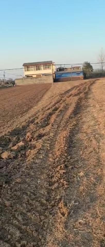 镇政府回应施工压垮村民农场未提前通知引发争