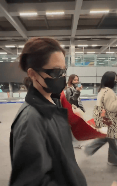 辛芷蕾让粉丝给自己写电子信：发网上我能看见