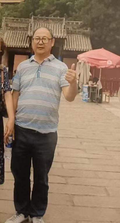 教师被控任校办厂长19年侵吞324万，辩称系承包利润