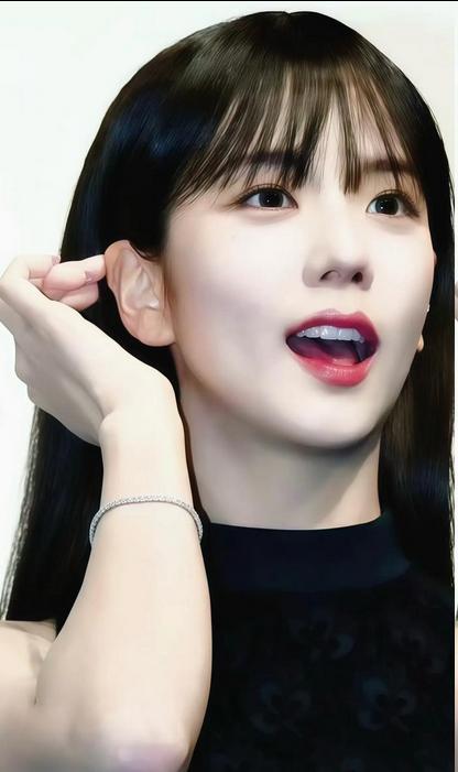 曝金智秀的哥哥家暴 再次卷入争议风波