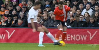 曼城落后，瓜帅怒不可遏！向第4官员激烈抗议：不满1判罚