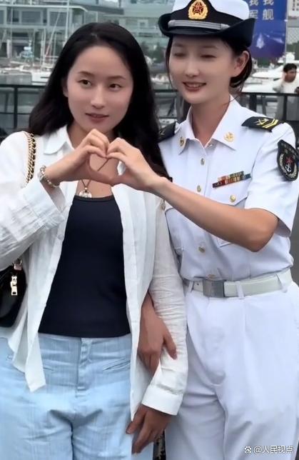 女兵一杠三星肩章太飒了 学霸女兵走红