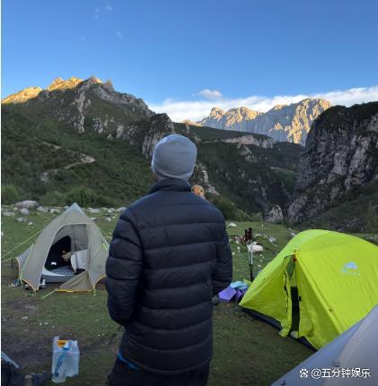 牧民开车撞伤游客？当地回应 旅游业遇危机