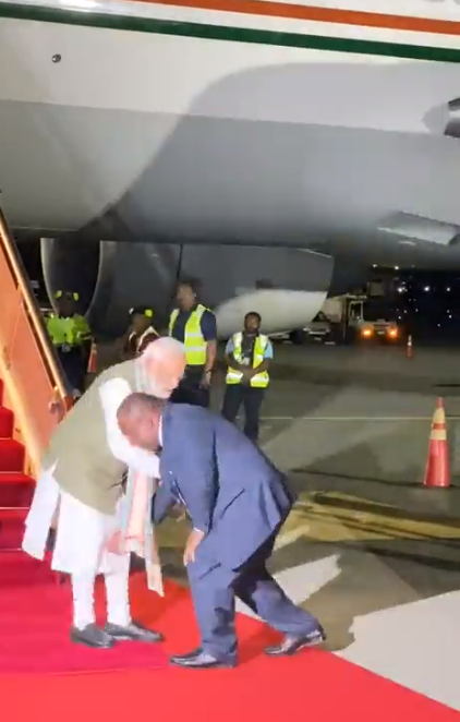 印度时隔八年再与南太岛国开峰会，巴新总理欢迎仪式试图触碰莫迪的脚