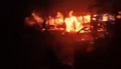 孟加拉国渡轮失火致32死 现场惨烈：乘客跳水求生