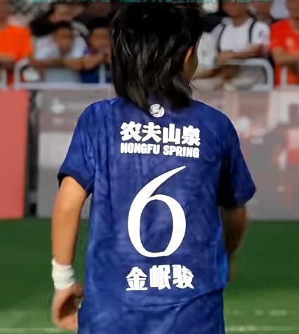 足球小将2014队穿上印农夫山泉球服